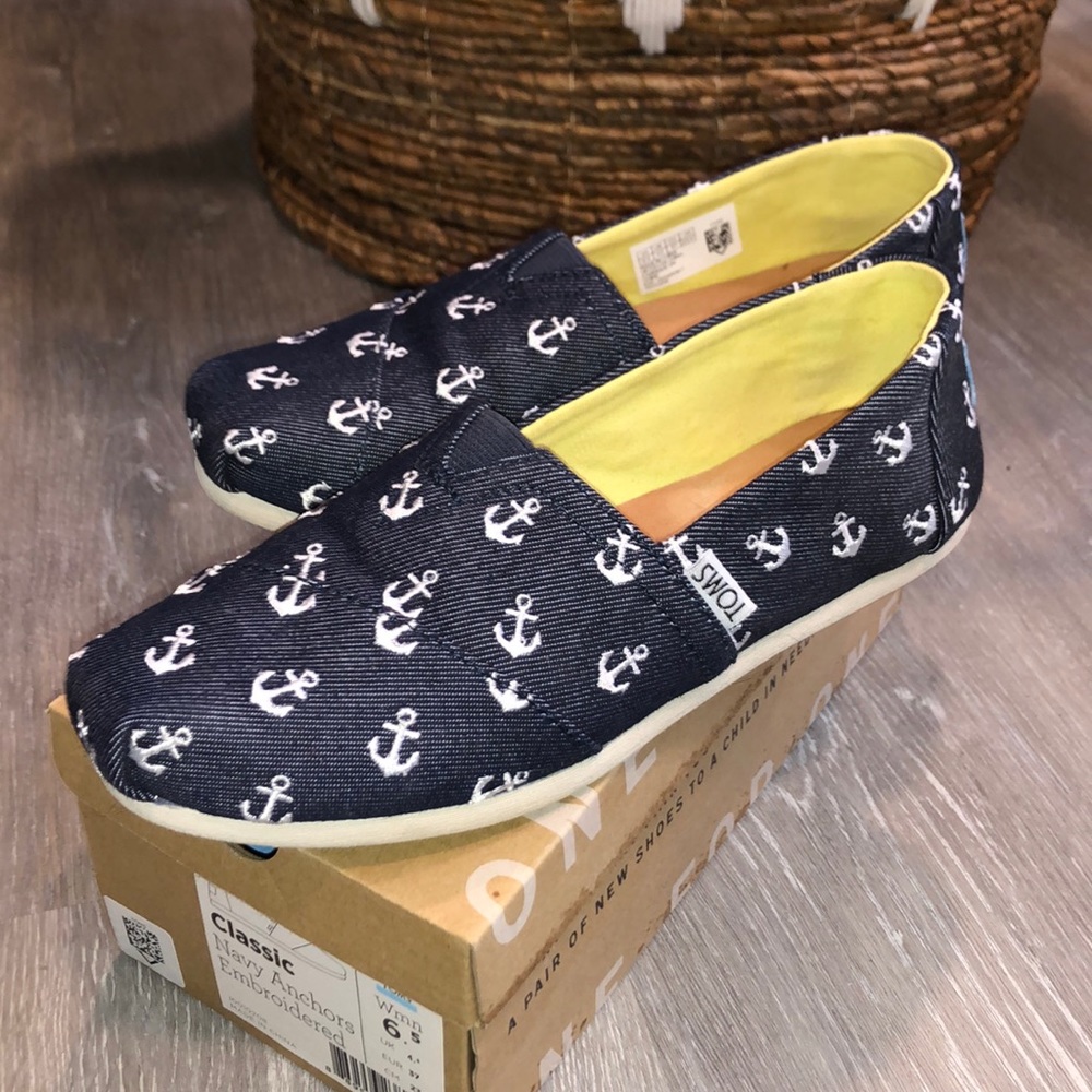 Toms - Picture 2 of 6